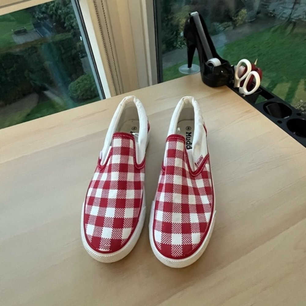 Brand new never worn Mudd checkered slip ons size 8